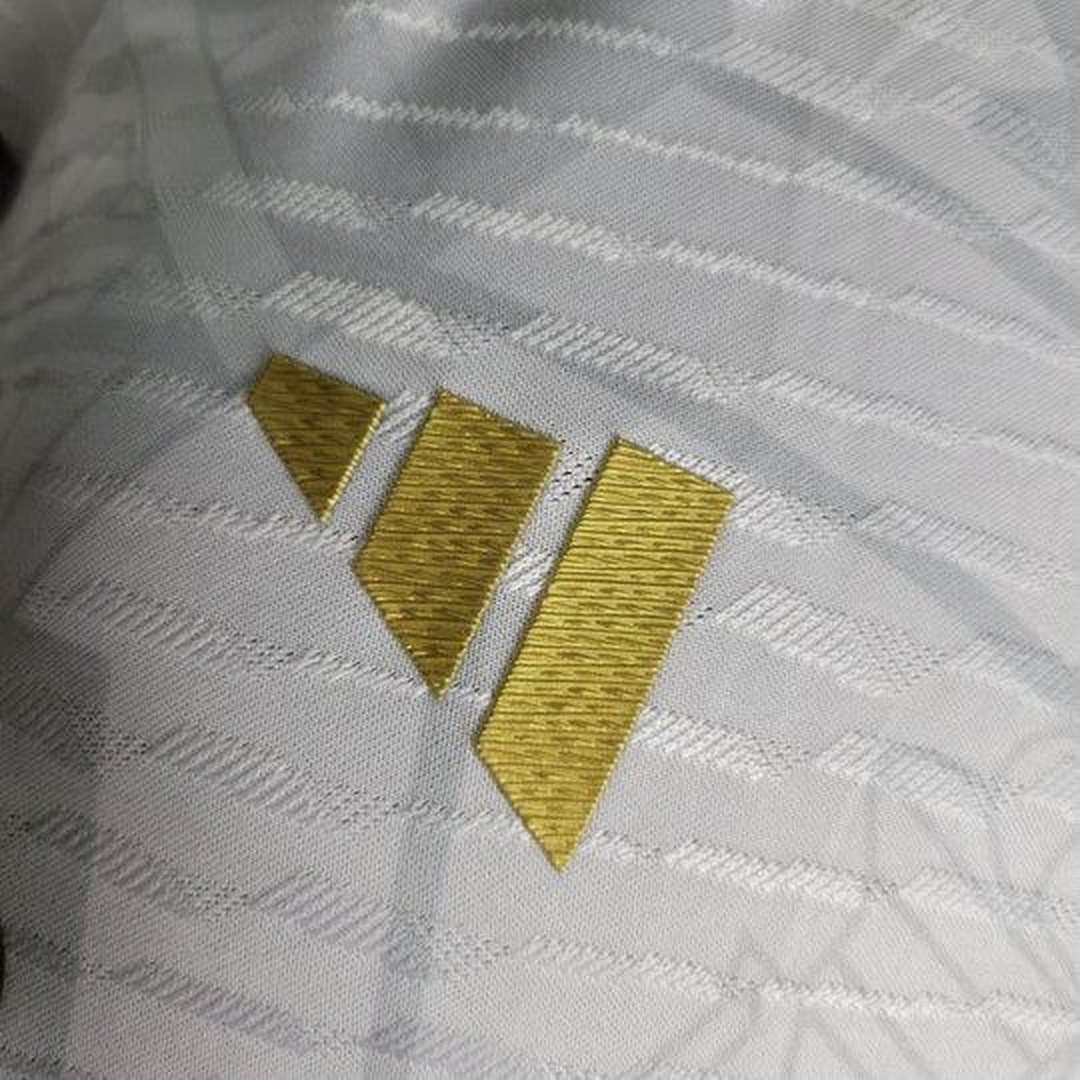 Maillot Real Madrid saison 2023-2024 édition limitée doré