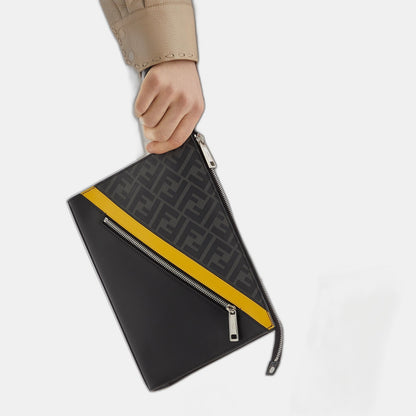 Pochette Fendi Diagonal
Pochette en tissu gris