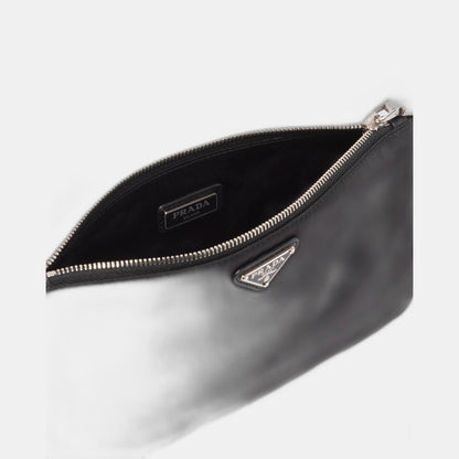 Pochette en Re-Nylon et cuir Saffiano