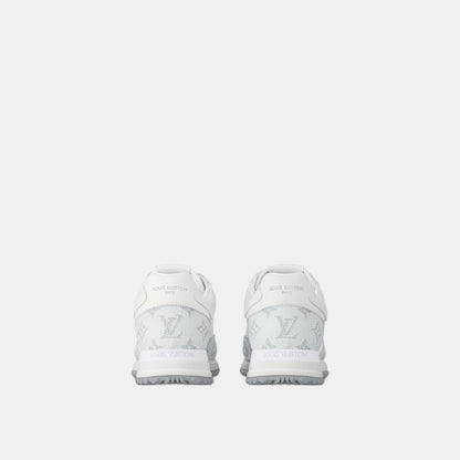 Sneaker Run Away - #12