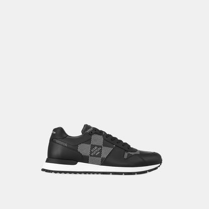 Sneaker Run Away - #8