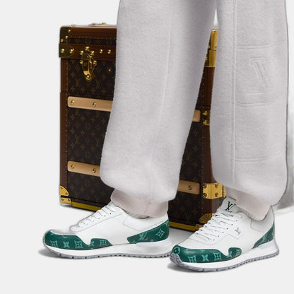 Sneaker Run Away - #10