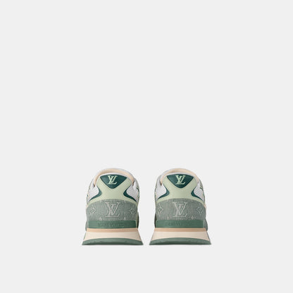 Sneaker Run Away - #4