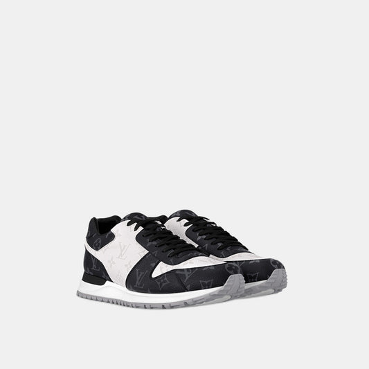Sneaker Run Away - #1