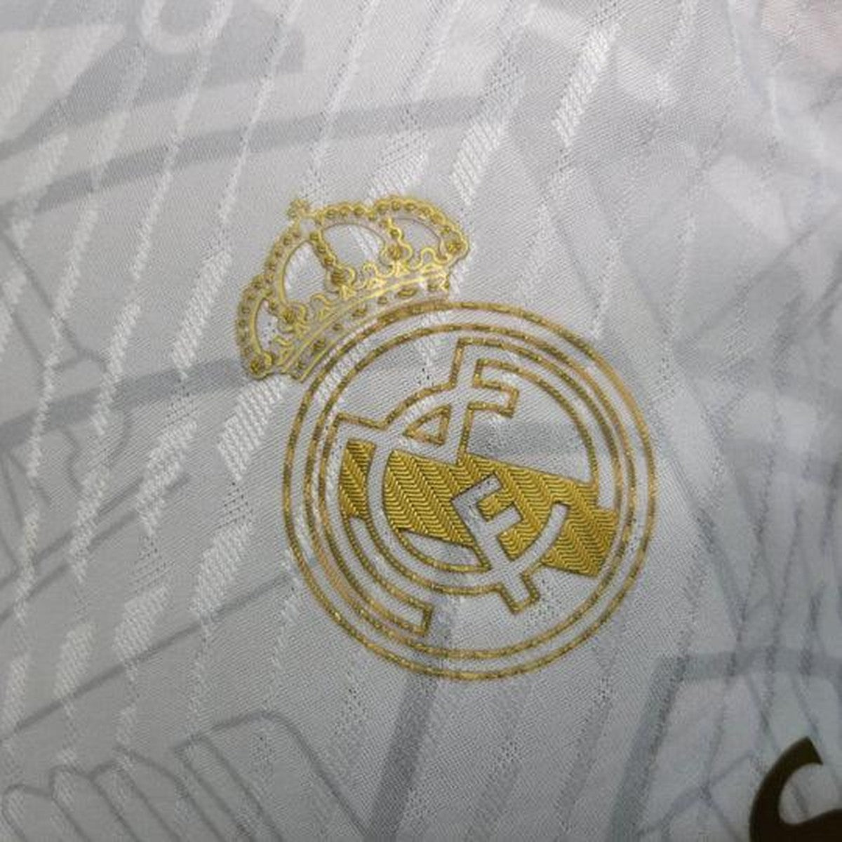 Maillot Real Madrid saison 2023-2024 édition limitée doré