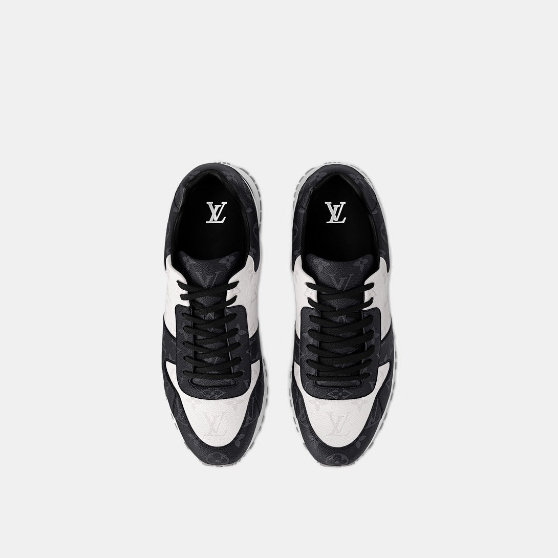Sneaker Run Away - #1