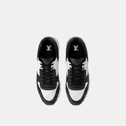 Sneaker Run Away - #1