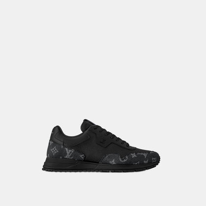 Sneaker Run Away - #13