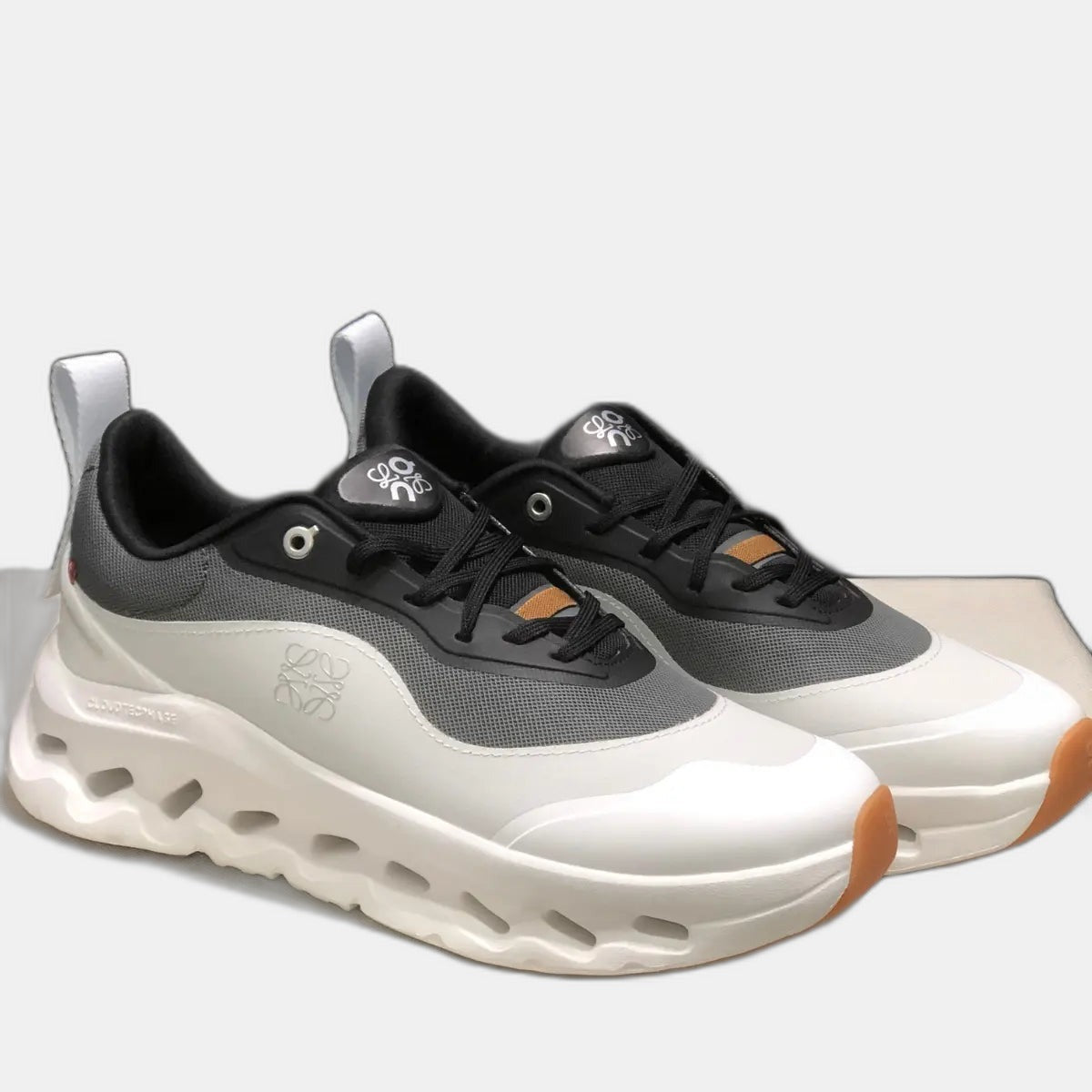 On Cloud × Loewe — Cloudtilt Gris Blanc