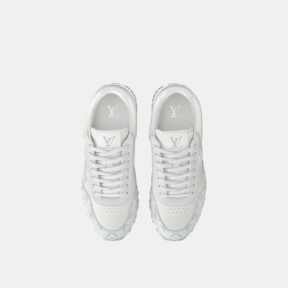 Sneaker Run Away - #12