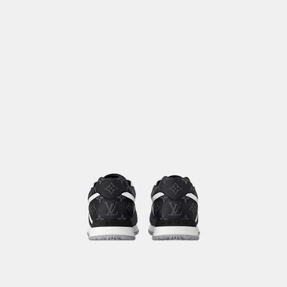 Sneaker Run Away - #1