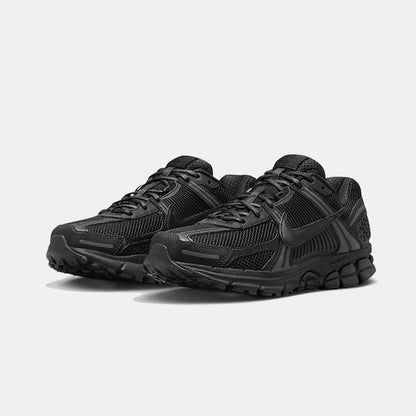 Vomero Triple Black