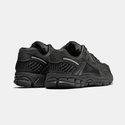 Vomero Triple Black