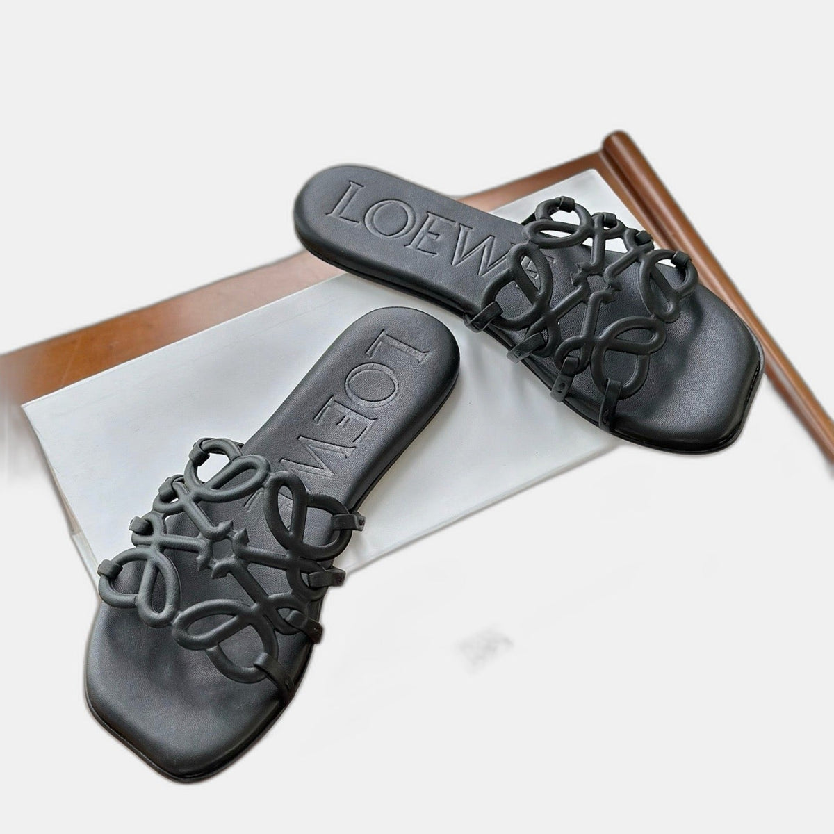 LOEWE - Petal Anagram slide in soft calfskin Noire