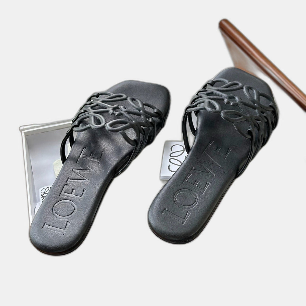 LOEWE - Petal Anagram slide in soft calfskin Noire