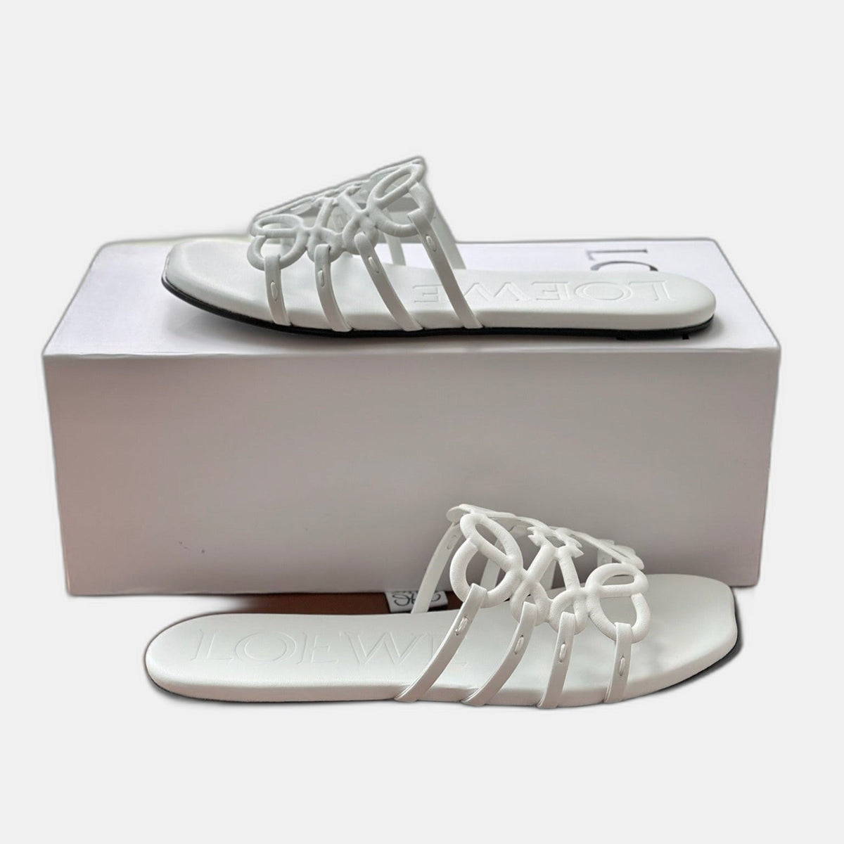 LOEWE - Petal Anagram slide in soft calfskin Blanc