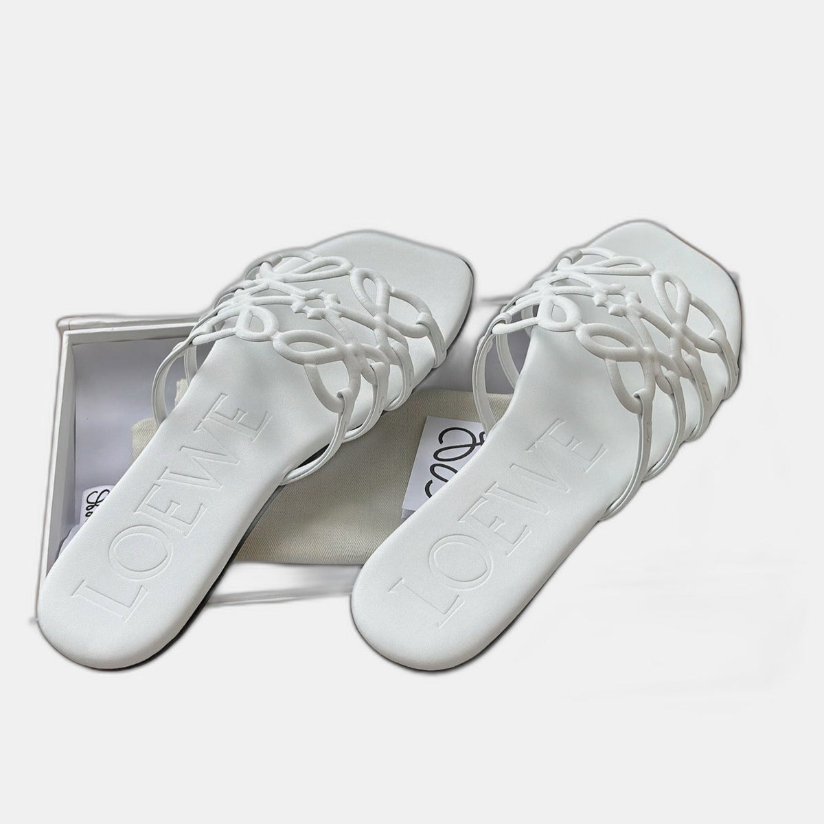 LOEWE - Petal Anagram slide in soft calfskin Blanc