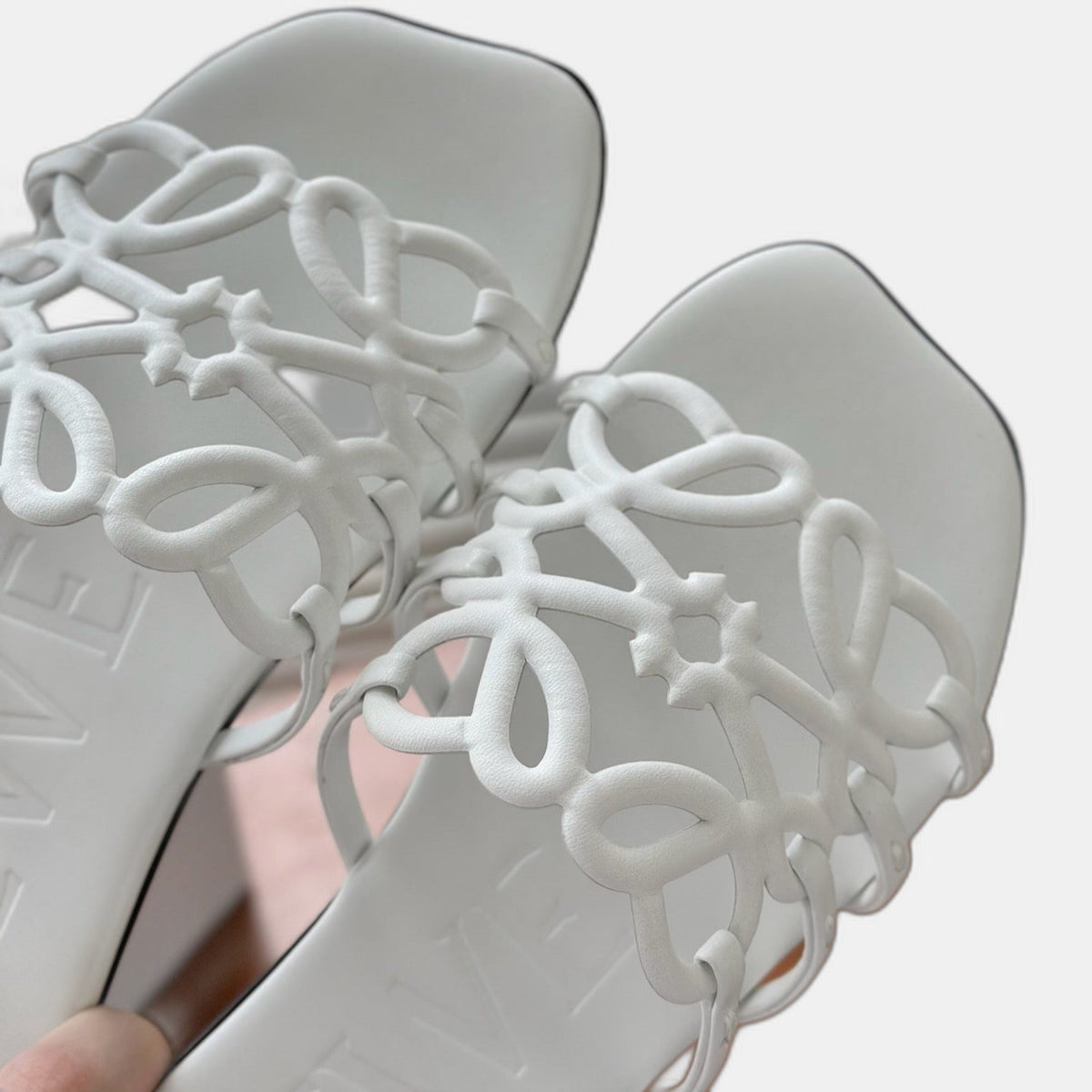 LOEWE - Petal Anagram slide in soft calfskin Blanc