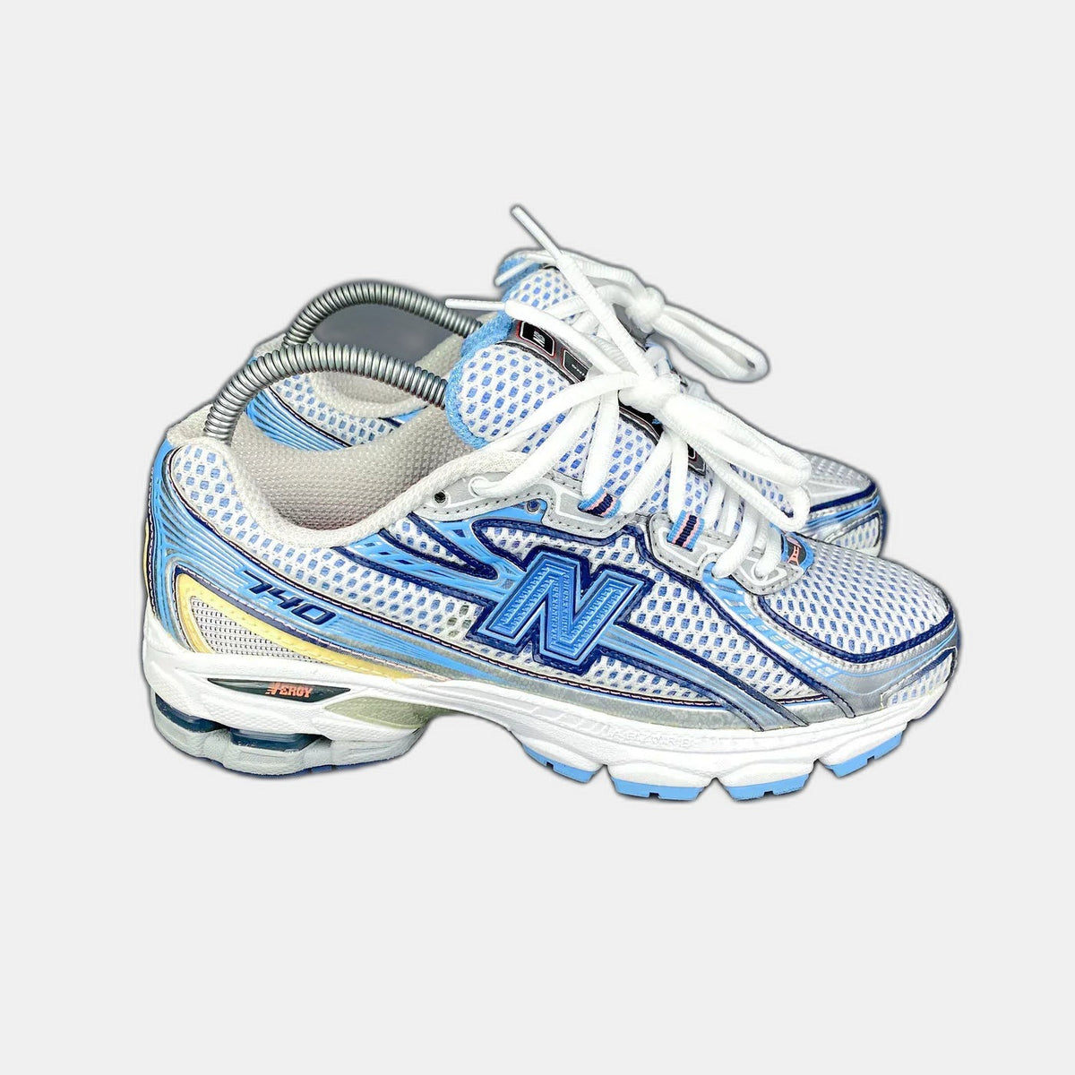 New Balance 740 BLUE