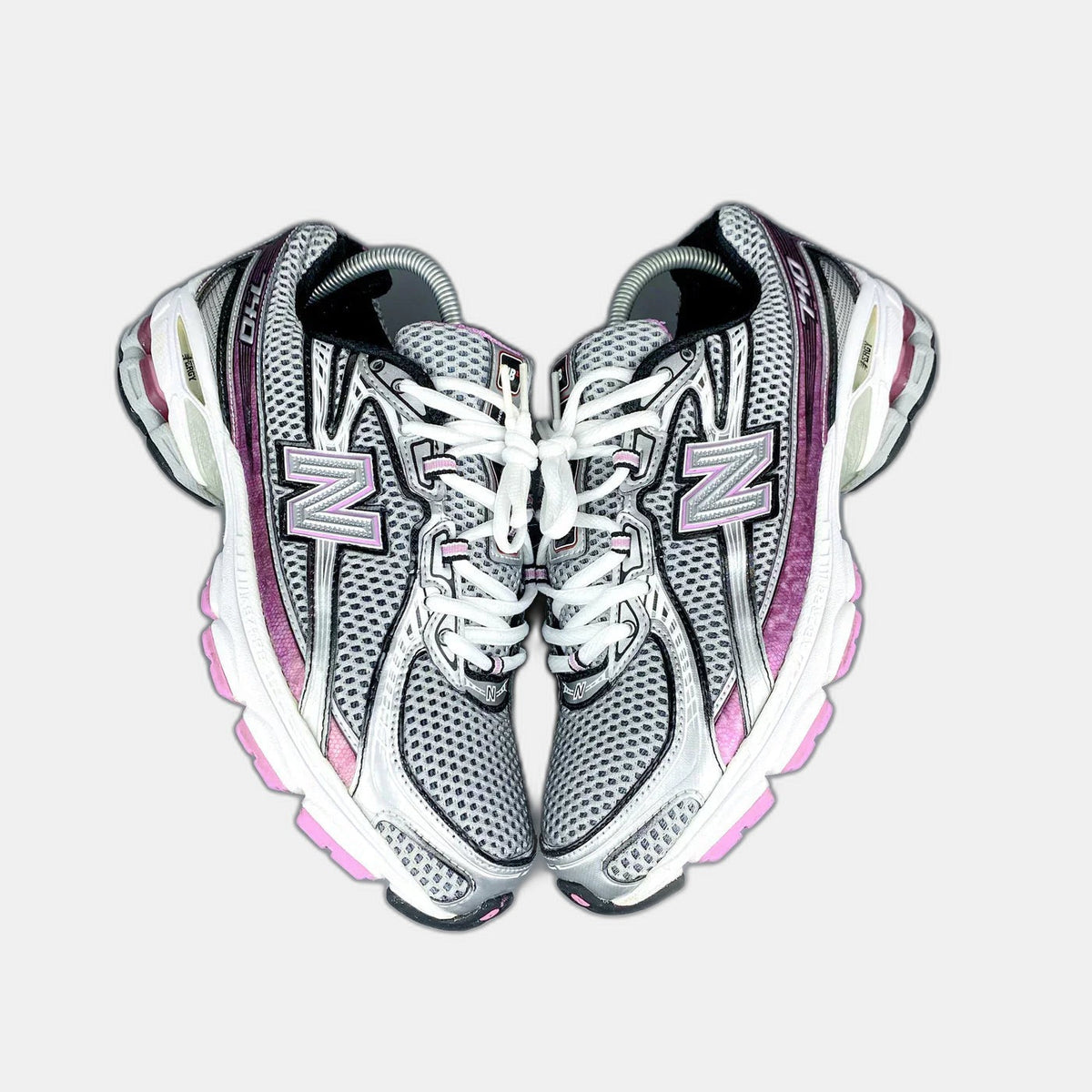 New Balance 740 PINK