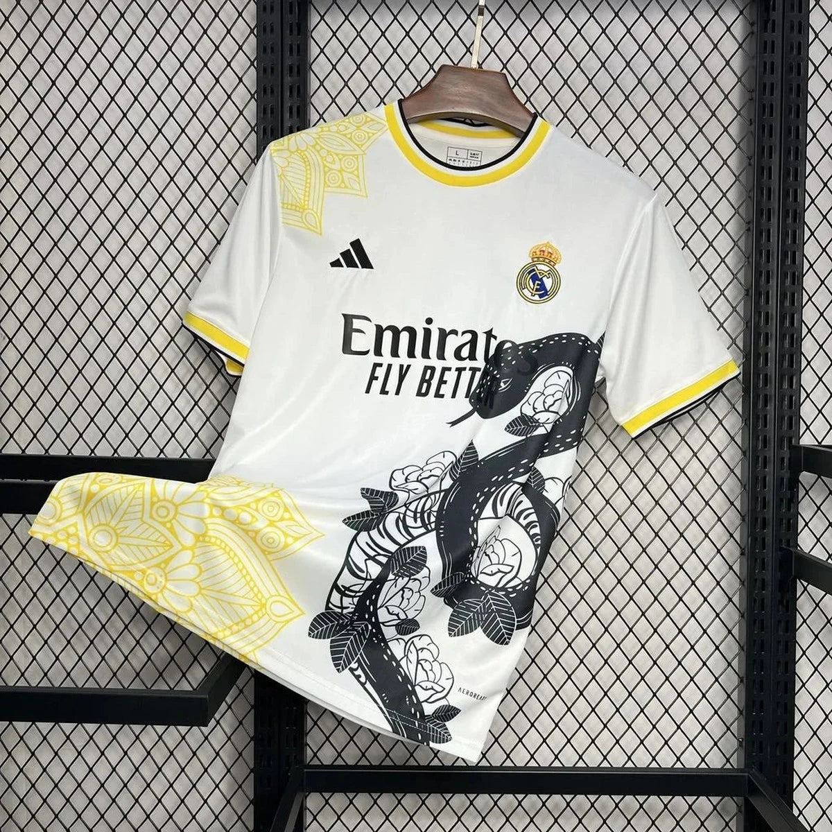Maillot Real Madrid foot concept 2024 2025
