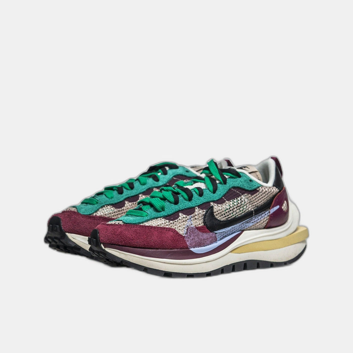 Nike Vaporwaffle sacai Villain Red Neptune Green