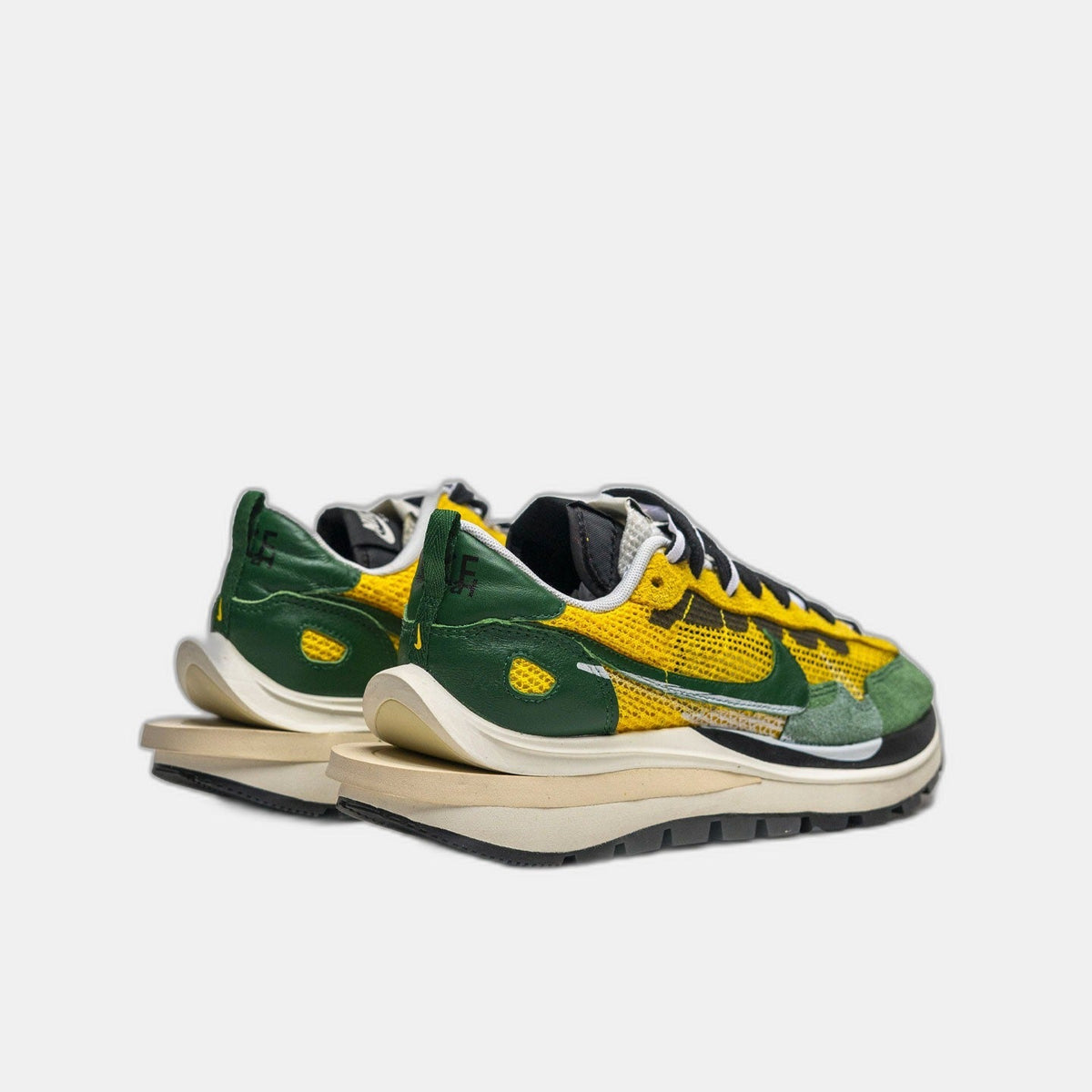 Nike Vaporwaffle sacai Tour Yellow Stadium Green