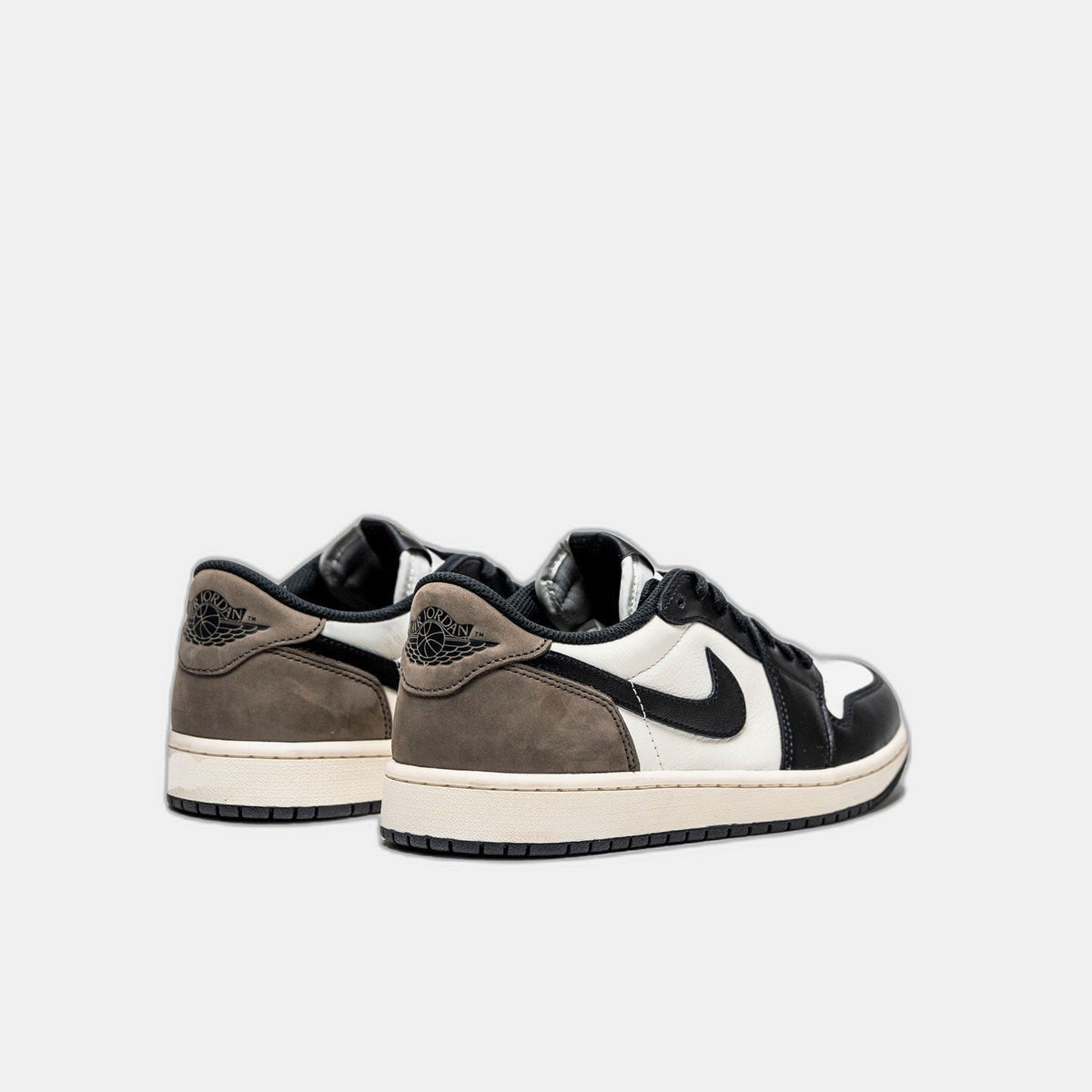 Jordan 1 Low Mocha
