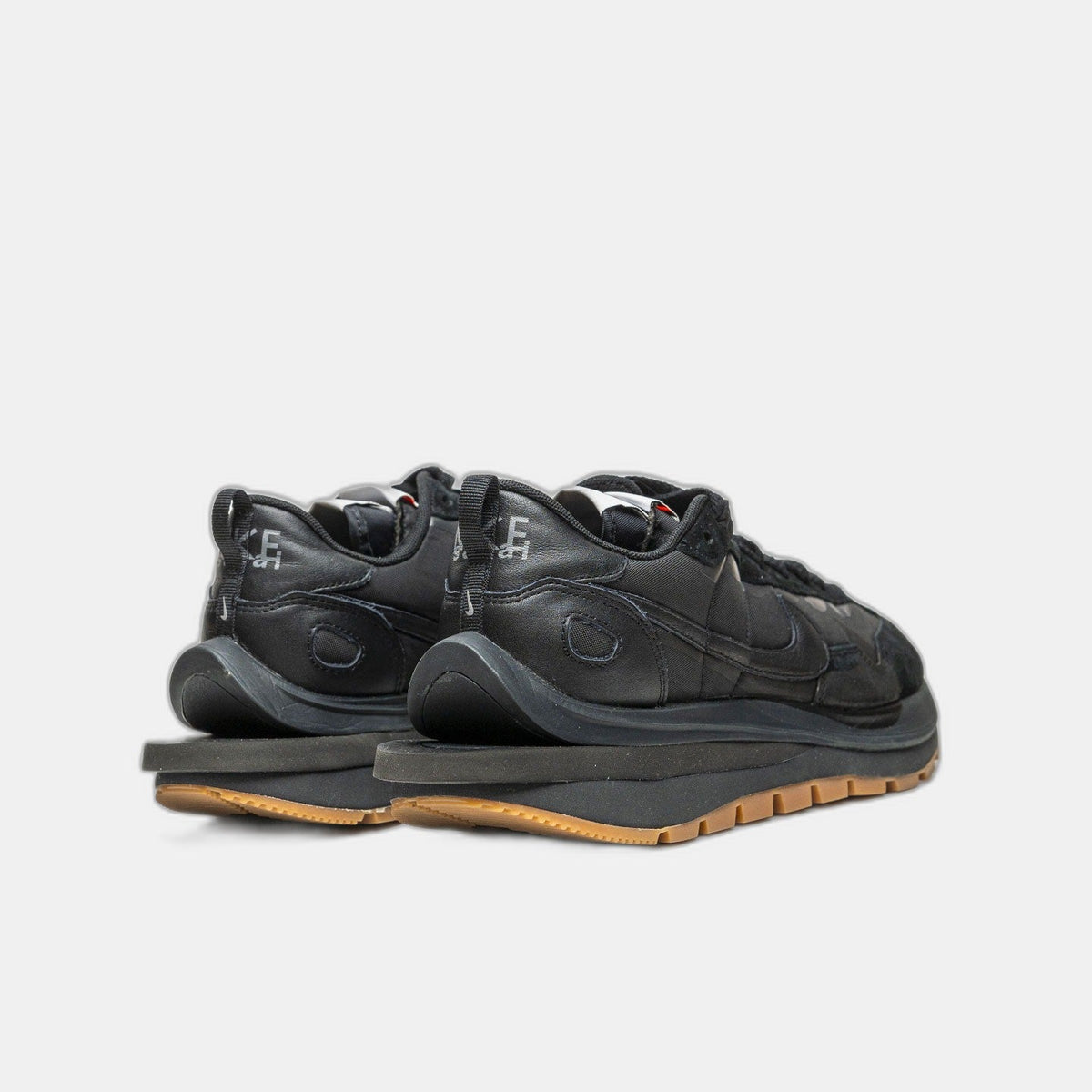 Nike Vaporwaffle Sacai Black Gum