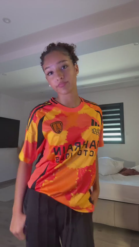 Ambassadeur Korner Drip en maillot de foot